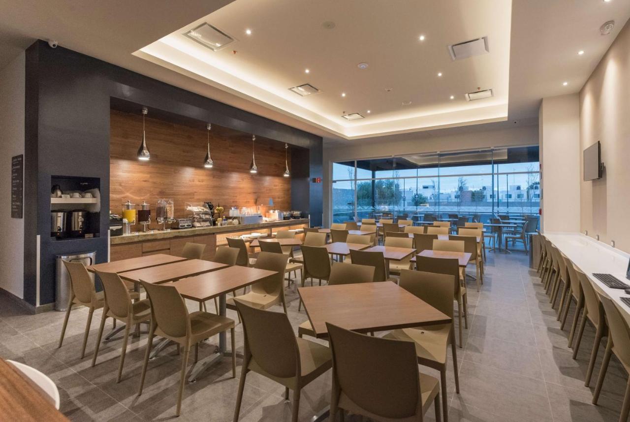 Microtel Inn & Suites By Wyndham Guadalajara Sur Palomar Buitenkant foto